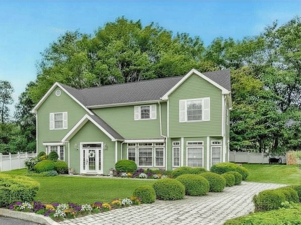 8 Mary Ct