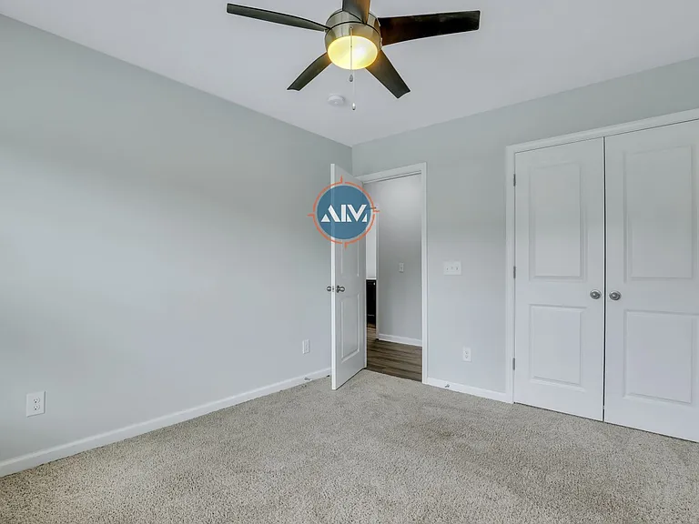 211 Heritage Pkwy — Photo 37