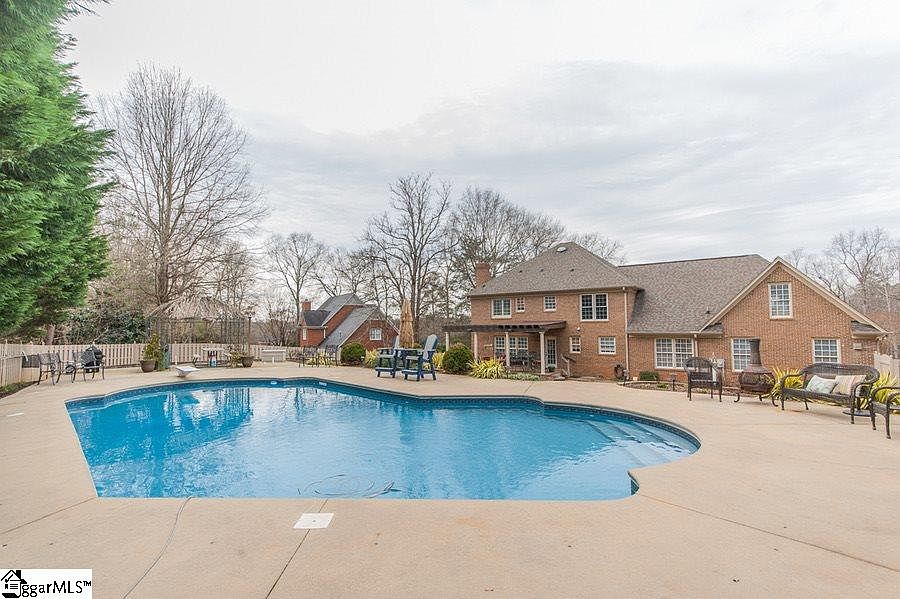 2nd image of 337 Meathward Cir