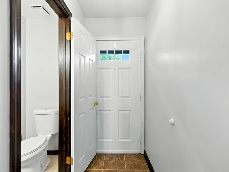 302 Seeman Ct — Photo 7