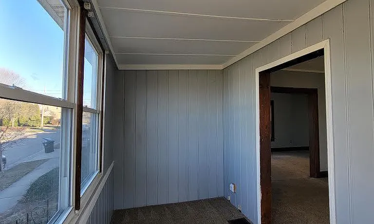 580 Baird St — Photo 4