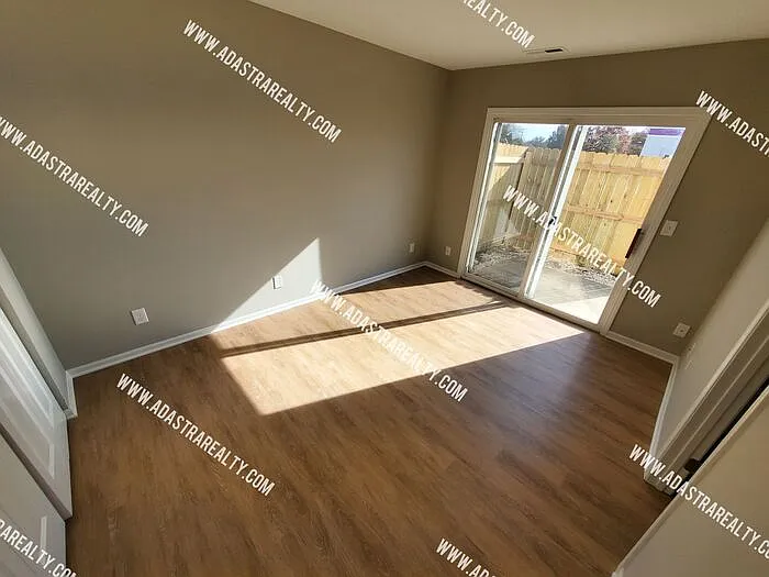 121 Ames St — Photo 14