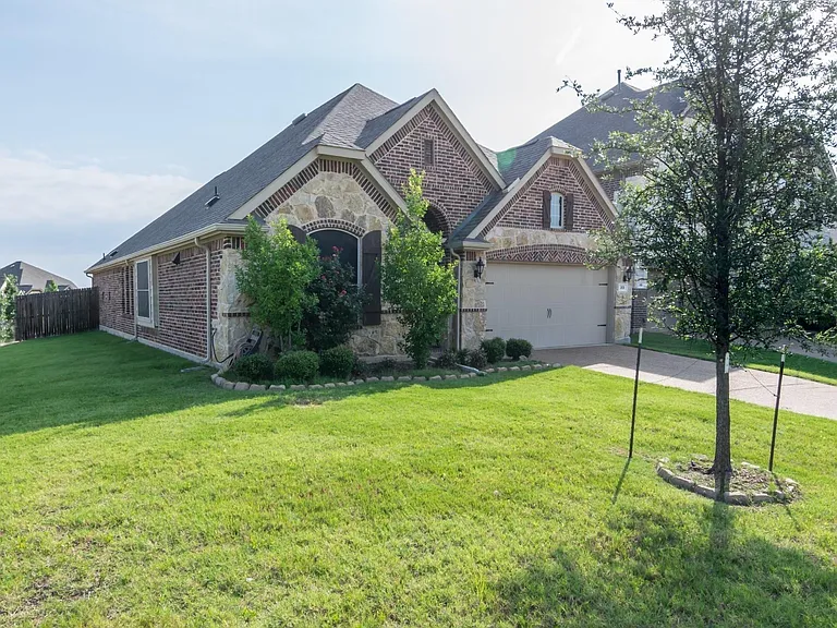 313 Wyndale Ct — Photo 2