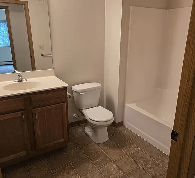 Lakewood Heights Apartments — Photo 11