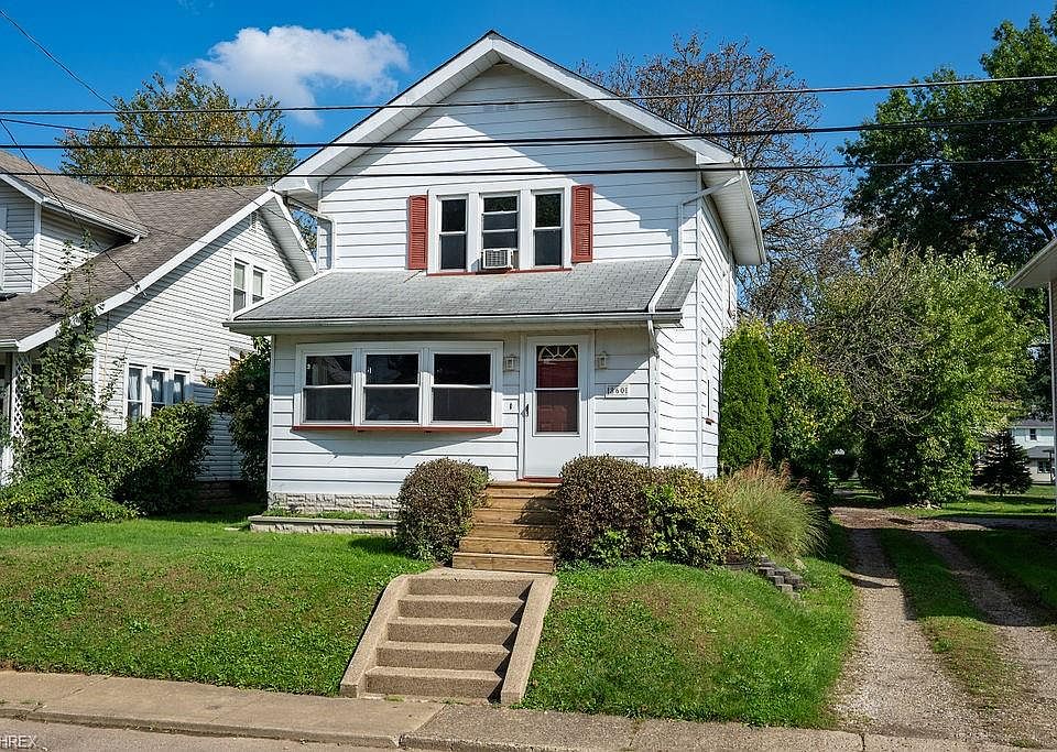1st image of 860 10th St NE