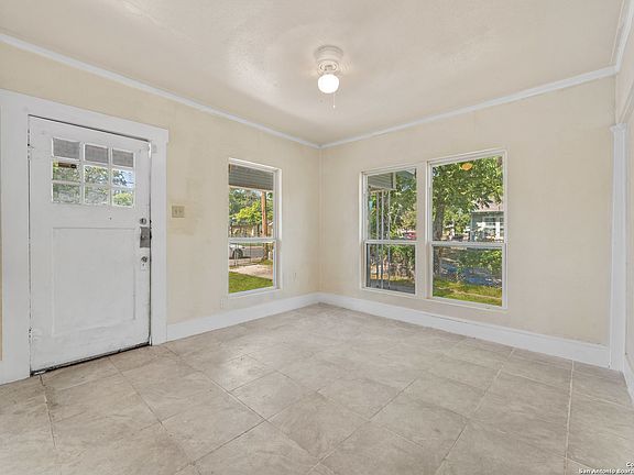 4th image of 922 ARBOR PL