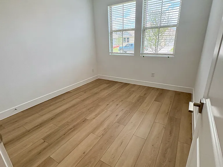 1818 Bachman Ln — Photo 11