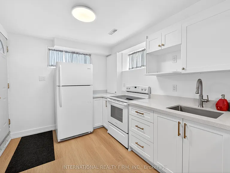26 Dellbrook Cres — Photo 28