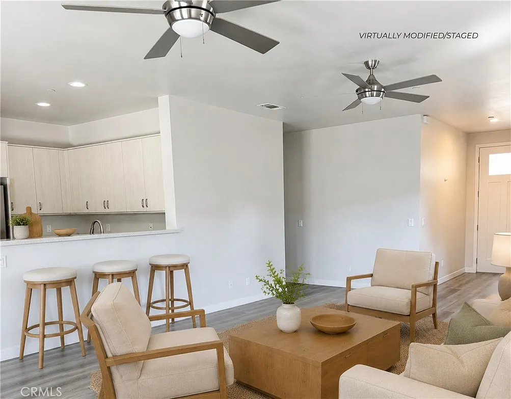3 bed, 2.5 bath, 2555 sqft, $5,250 — Photo 3