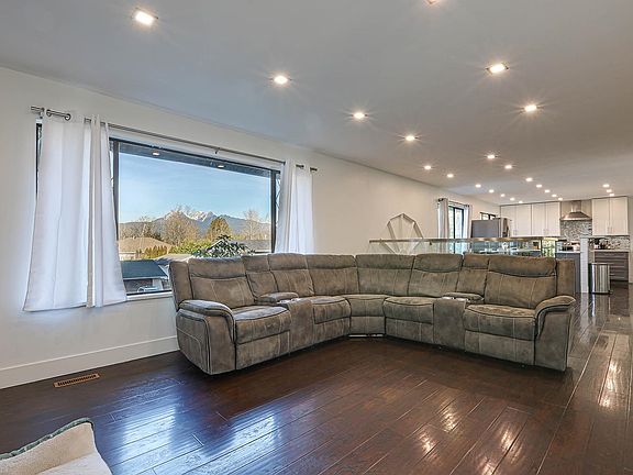 5th image of 22764 124th Ave