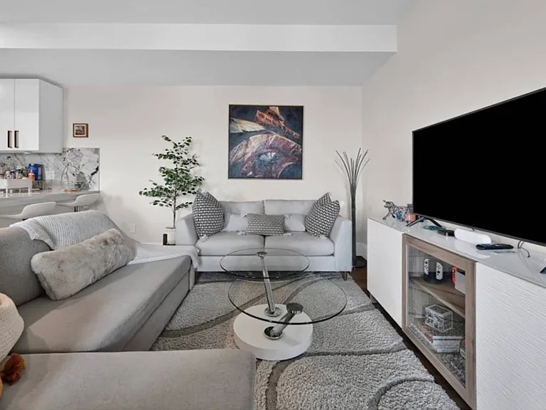 270 Paris St #7 — Photo 3