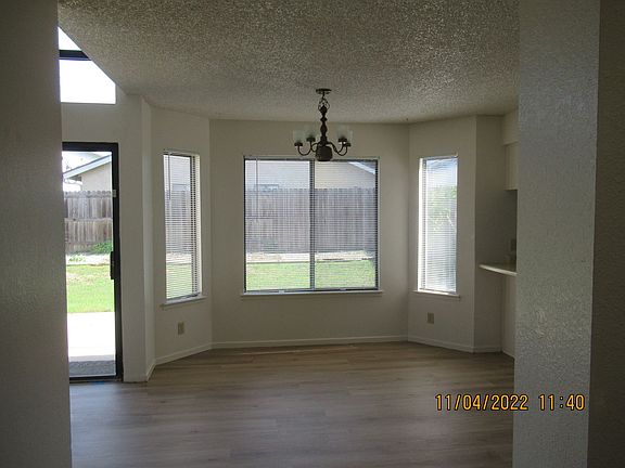 5th image of 1220 Iris Ct