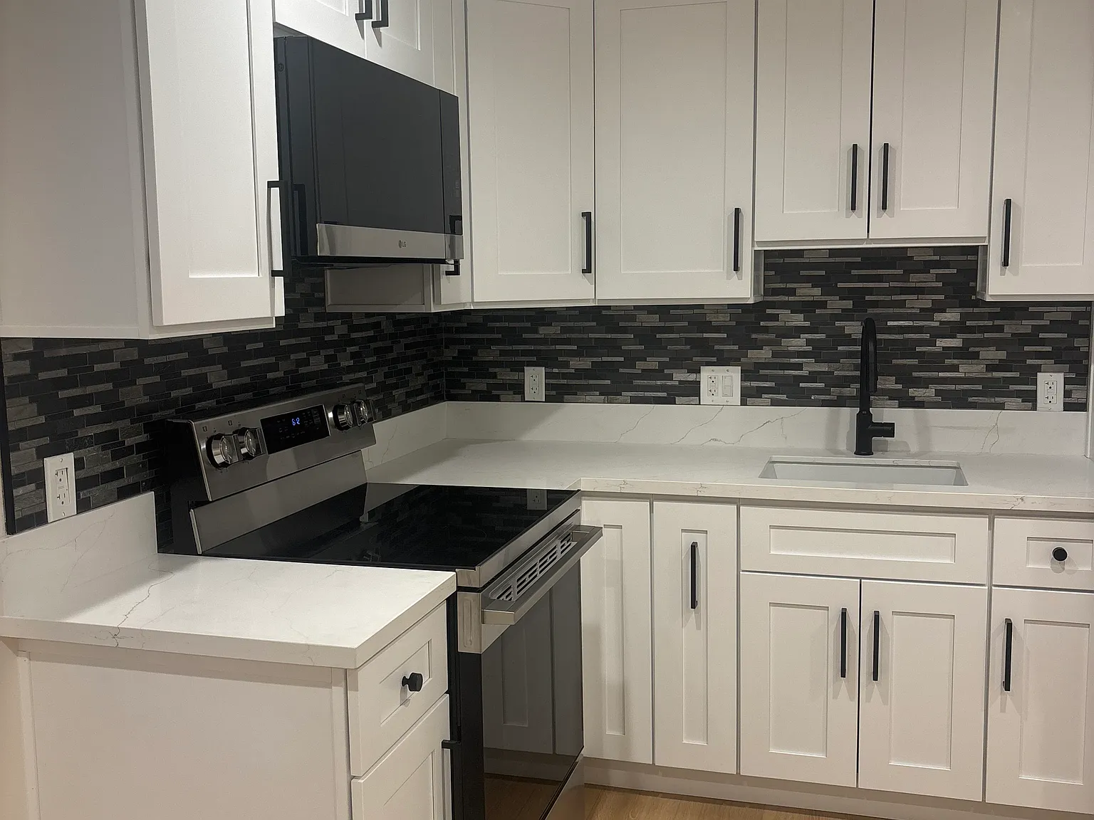Studio, 410 sqft, $1,795 — Photo 1