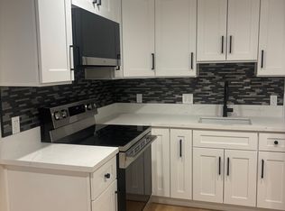 28239 1/2 Robin Ave #28239, Santa Clarita, CA 91350