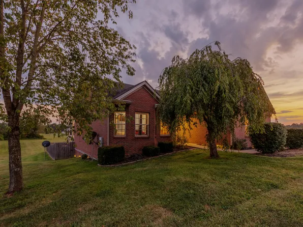 565 Meadow Lake Dr, Lancaster, KY 40444