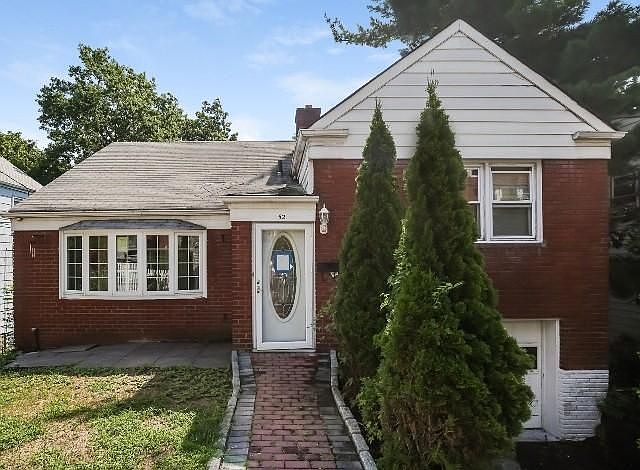 1st image of 52 Linn Ave