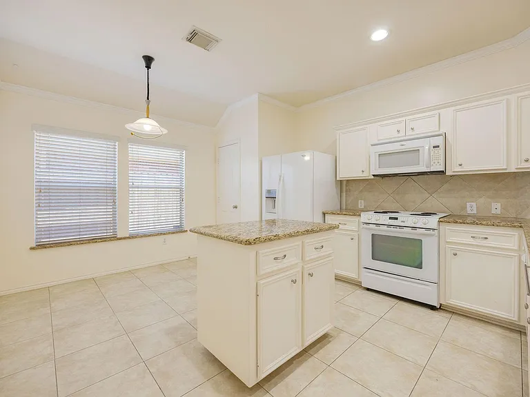 20602 Naples Terrace Ln — Photo 8