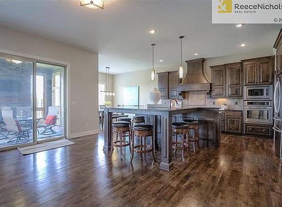 5th image of 16016 Caenen St