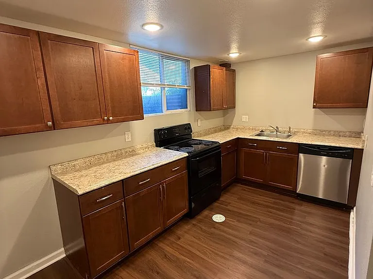 4140 W Ellsworth Ave — Photo 5