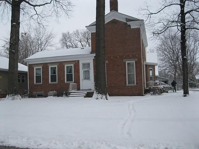 2nd image of 400 E King St