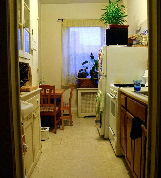 2nd image of 407 Woodstock Ave Ofc 1