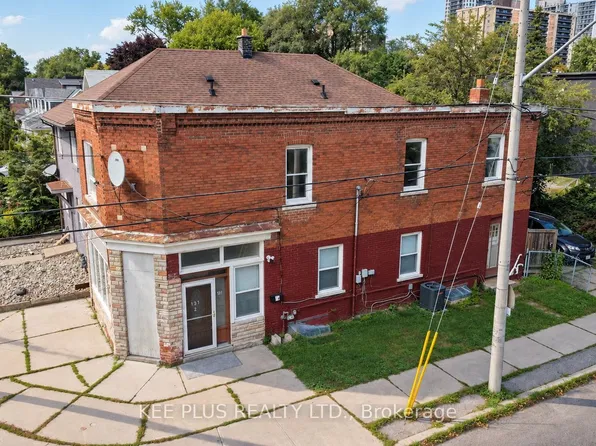 131 Chisholm Ave #1, Toronto, ON M4C 4V9
