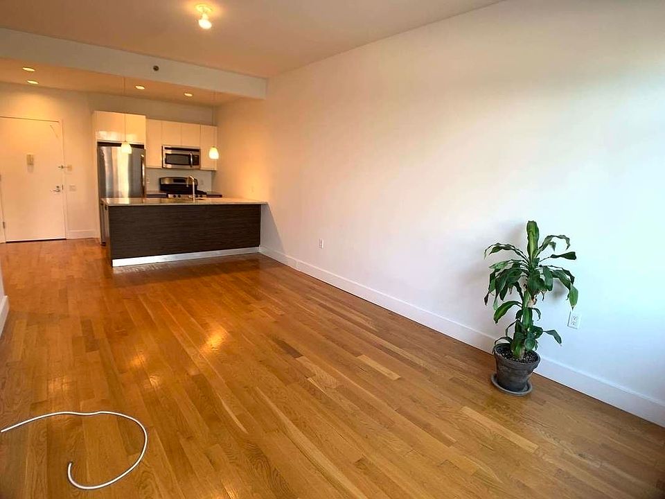 1st image of 806 Bergen St #2P