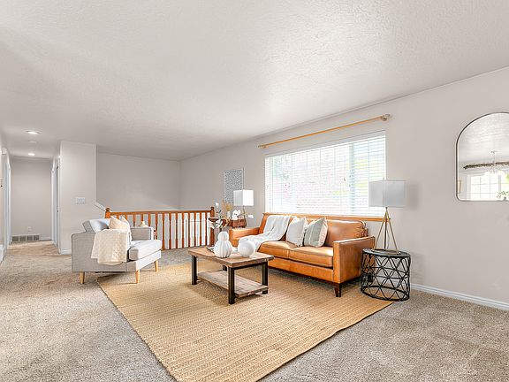 4th image of 1039 Mountain Rd