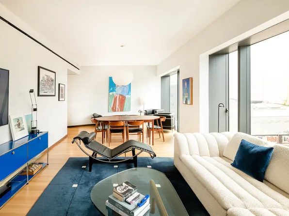 551 West 21st Street 3E image 3 of 15