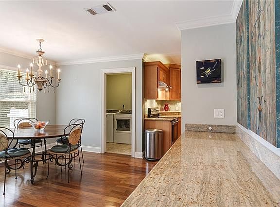 5th image of 4609 Taft Park