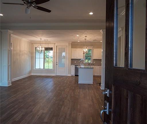 3rd image of 8125 Kinslee Ln