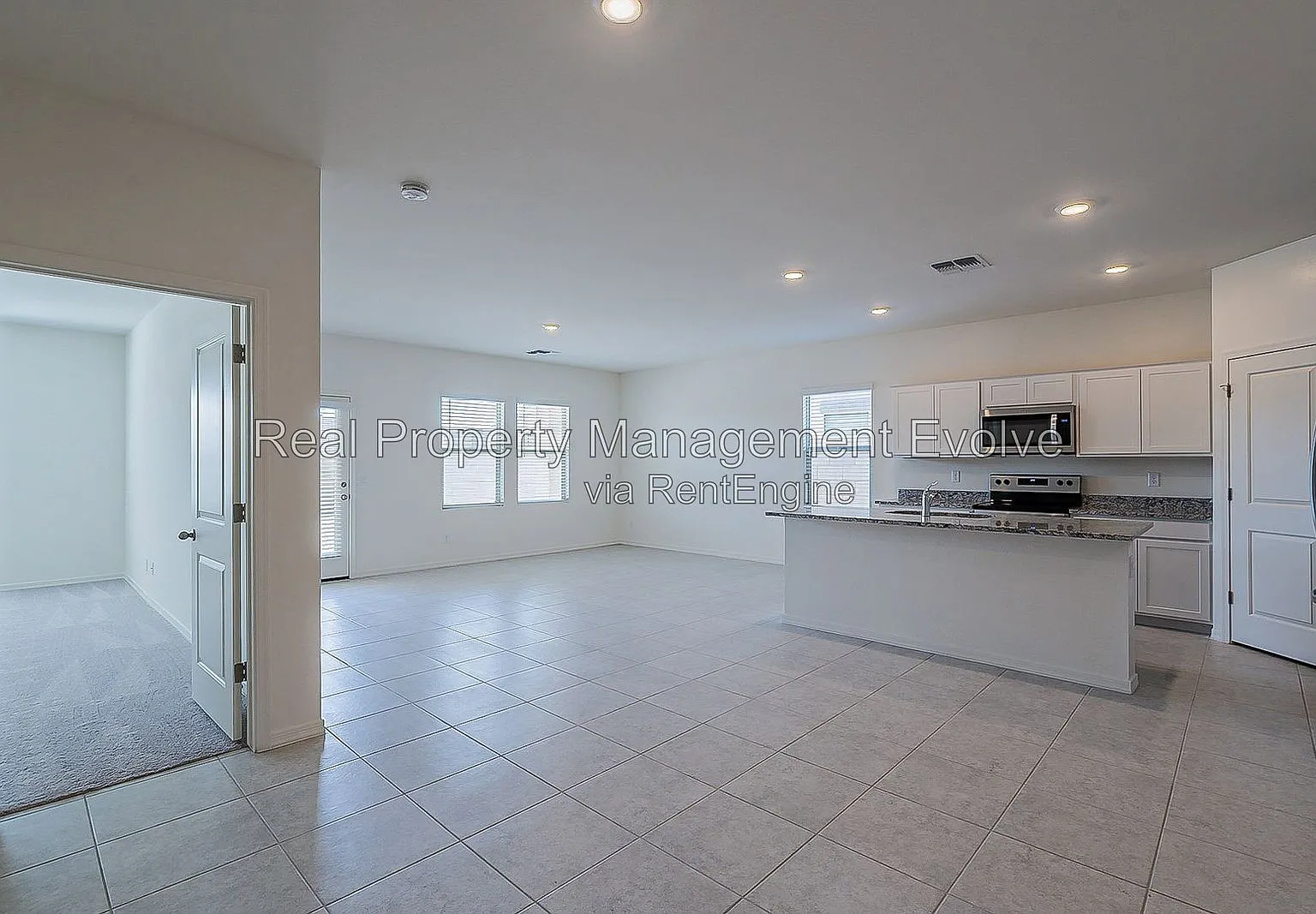 3 bed, 2.0 bath, 1662 sqft, $1,915 — Photo 2