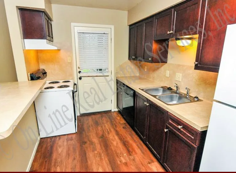 607 W Ridge Dr — Photo 4