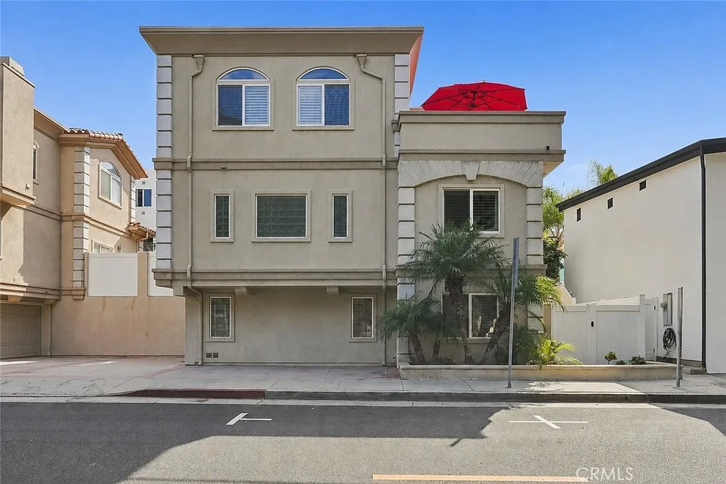 4 bed, 3.5 bath, 2803 sqft, $11,750 — Photo 1