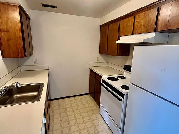 5th image of 3226 NE Lancaster St APT 1