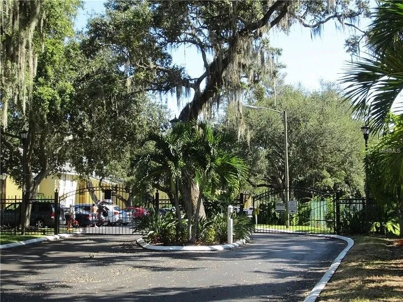 2 bed, 910 sqft, $2,700 — Photo 4