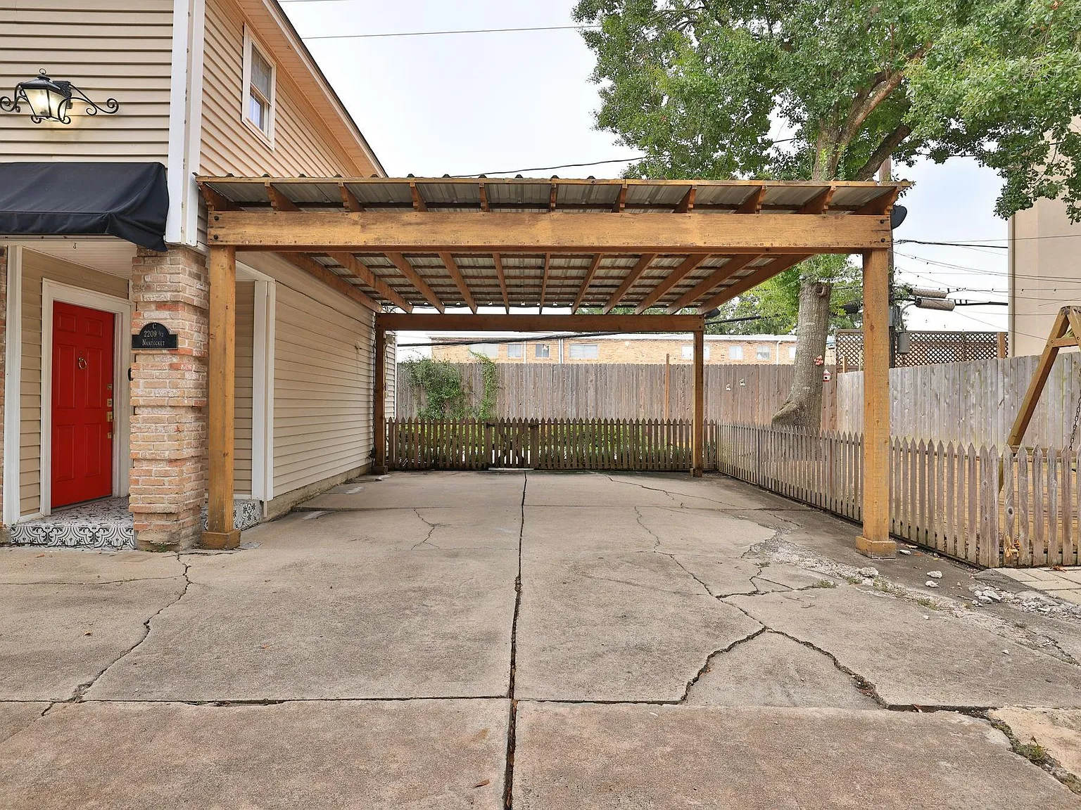 2 bed, 2.5 bath, 1175 sqft, $2,200 — Photo 3