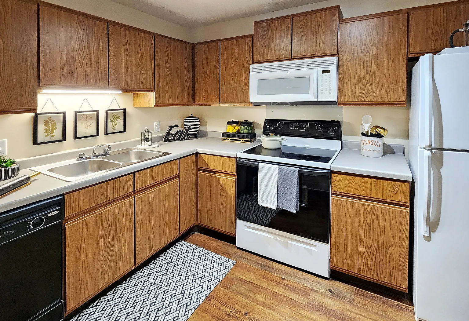 Claremont Apartments — Photo 3