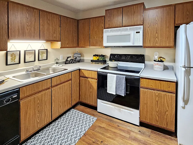 Claremont Apartments — Photo 3