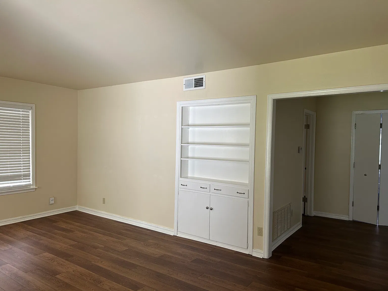 1 bed, 800 sqft, $1,000 — Photo 2