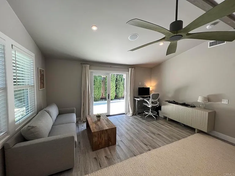 250 Avenida Monterey — Photo 41