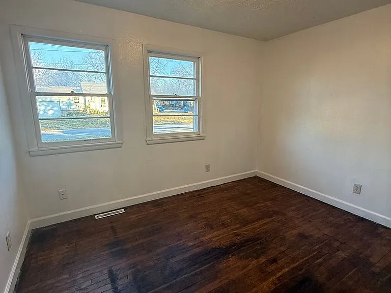 2021 N Pierce Ave — Photo 11