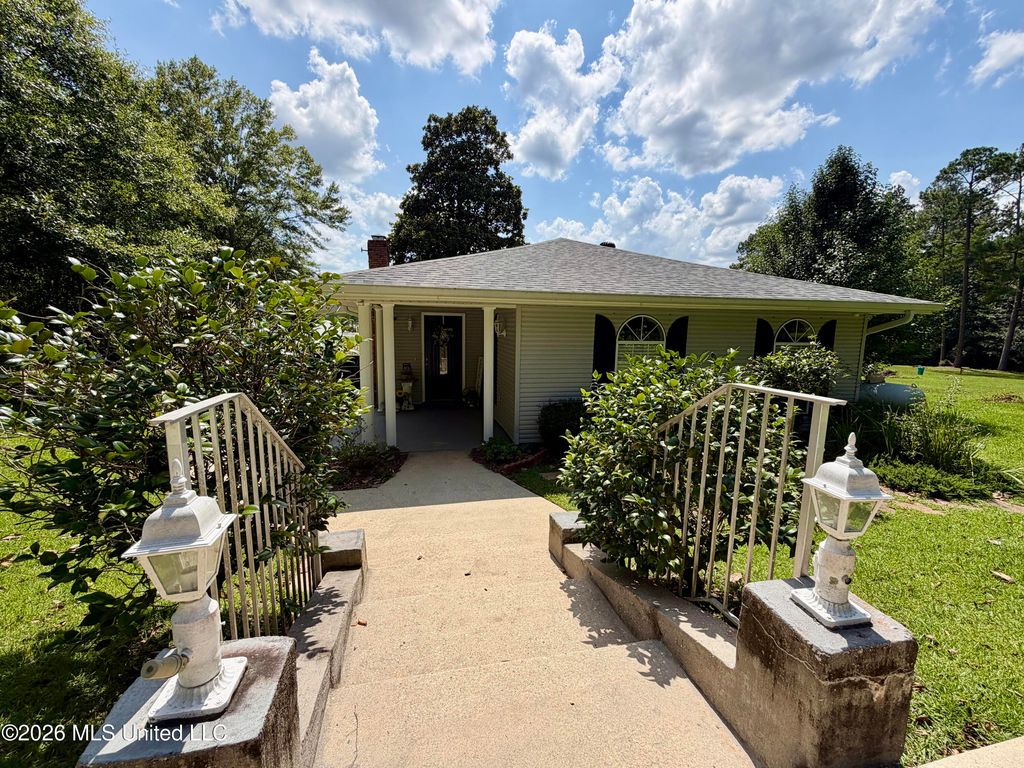 708 Lakeside Dr, Carriere, MS - View 4