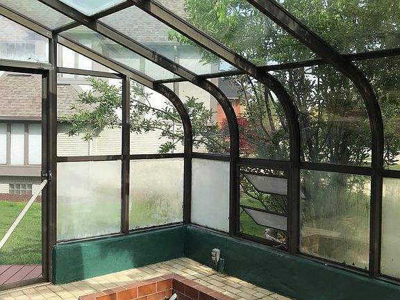 5th image of 18011 Country Club Cir