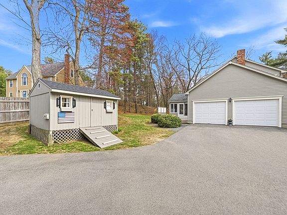 5th image of 26 Longfellow Dr