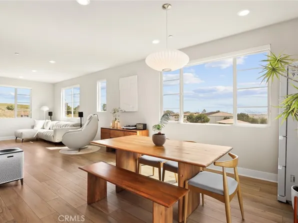 1421 W Sunrise Ln, San Pedro, CA 90732