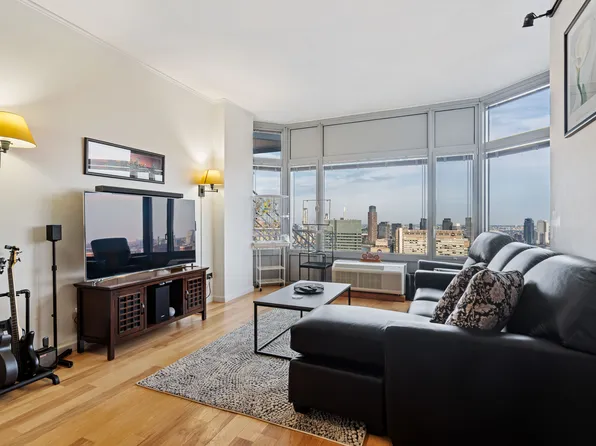 200 East 32nd Street image 4 of 16