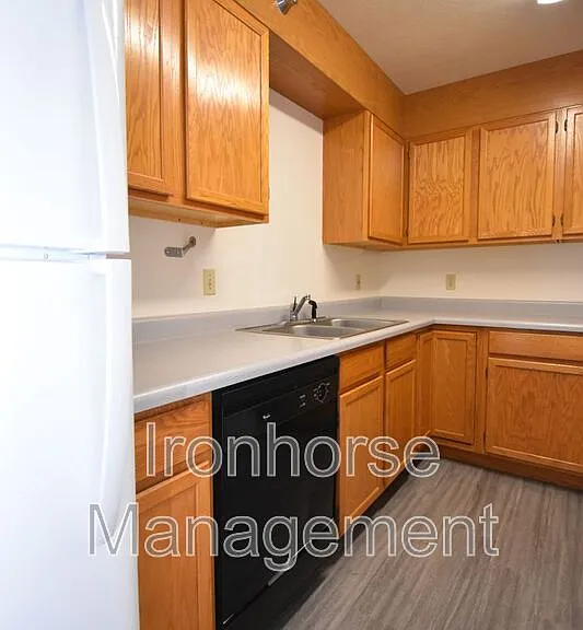 813 W Villard St #70 — Photo 10