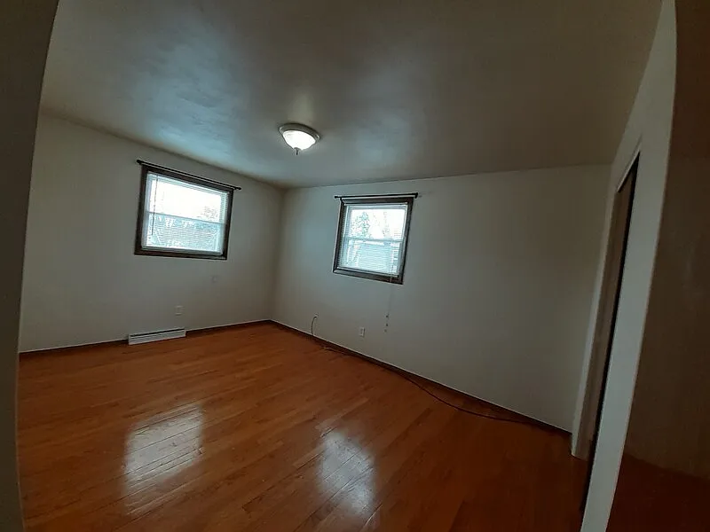 3 bed, 1.5 bath, $1,599 — Photo 4