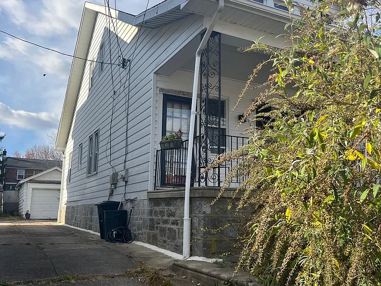 1808 Griffith St — Photo 2
